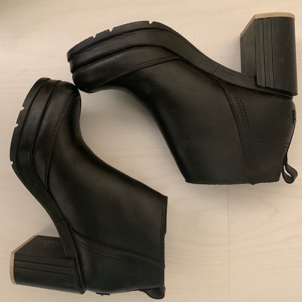 Sorel Blake-heeled Chelsea boot ❄️🤍